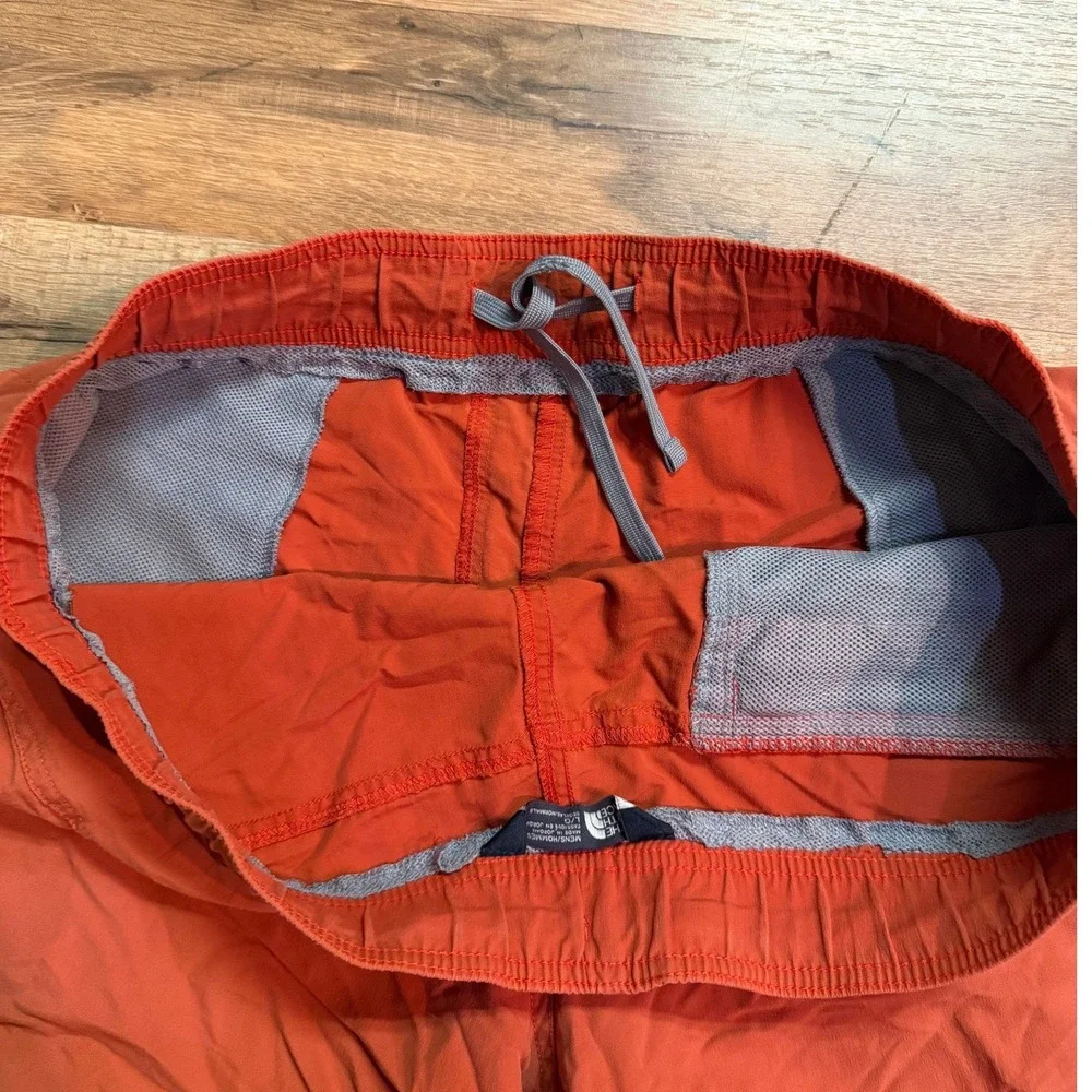 The North Face FlashDry Shorts Orange Men Large Hiking Gorpcore Activewear